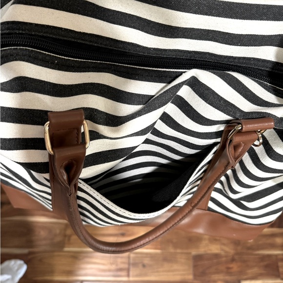 True Born charcoal and white striped canvas duffle bag / gym bag / carry-on. - Picture 8 of 10